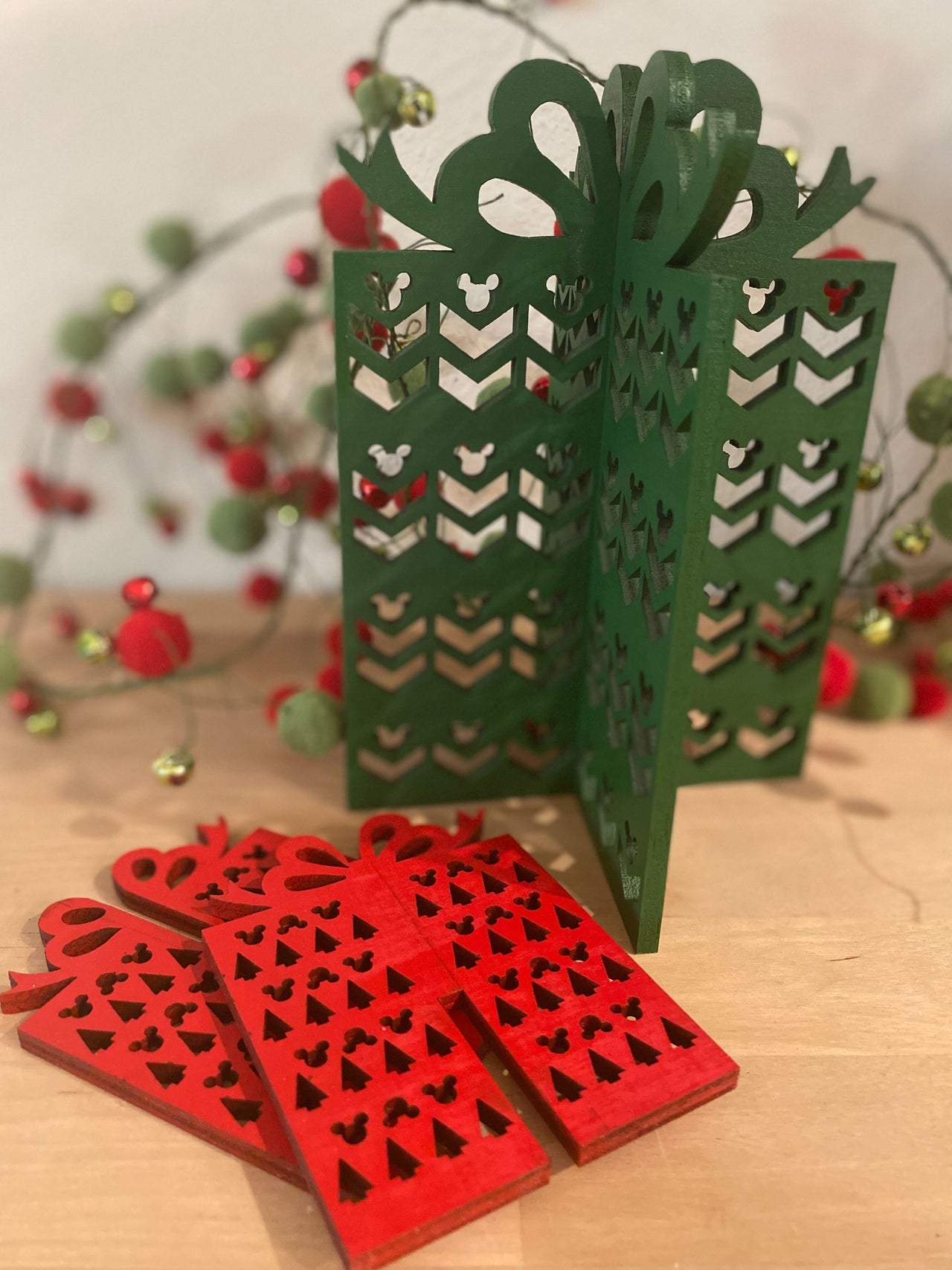 Set of 2 Presents Decor